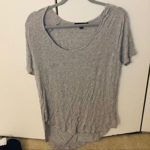 Short sleeve HIGH-LOW shirt.